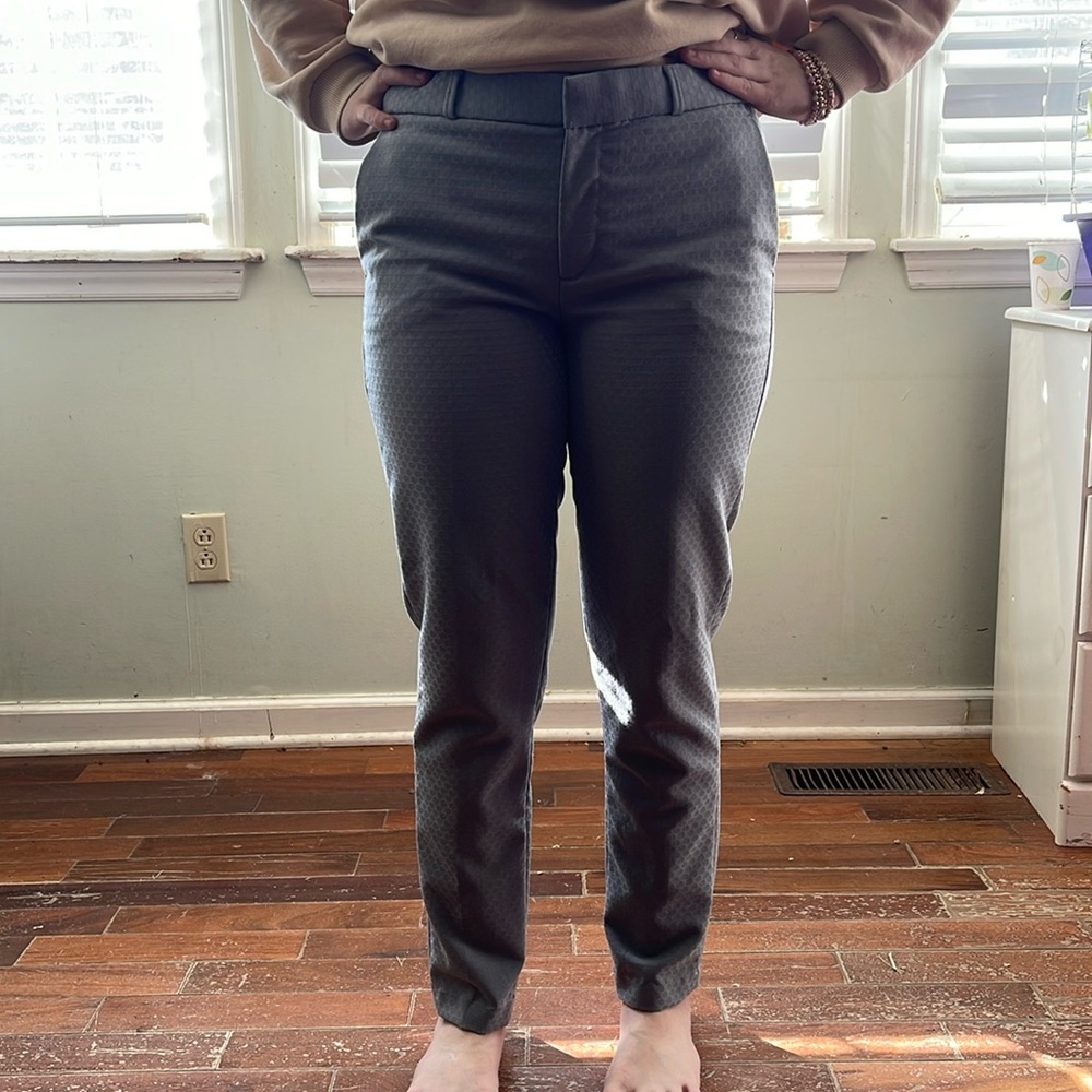 Banana Republic Hampton style pants/trousers.  Size 4.
No flaws that I can see